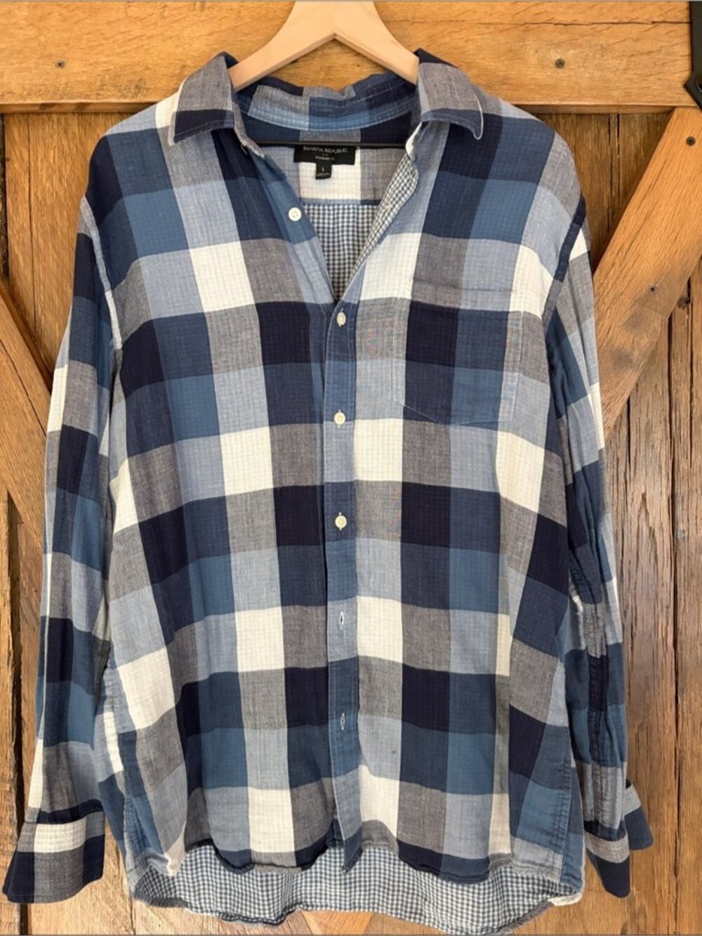 Banana Republic Men's Lg/Standard Fit Navy & Light Blue Plaid Button-Down Shirt